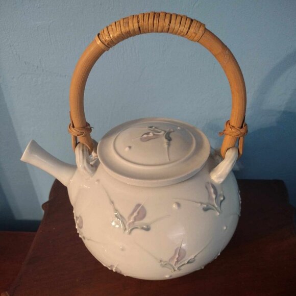 Vintage Teapot and Tea Jar With Embossed Floral Pattern - Picture 3 of 15